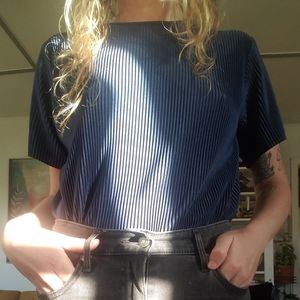 Vintage dark blue pleated tshirt med